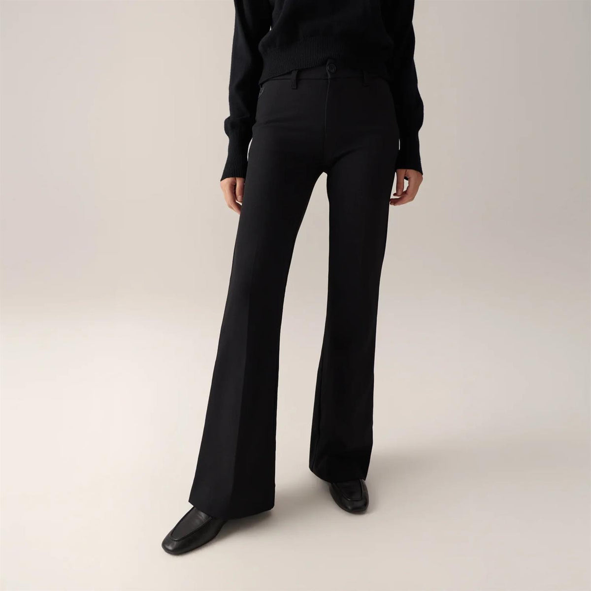 SILVIA LOIS