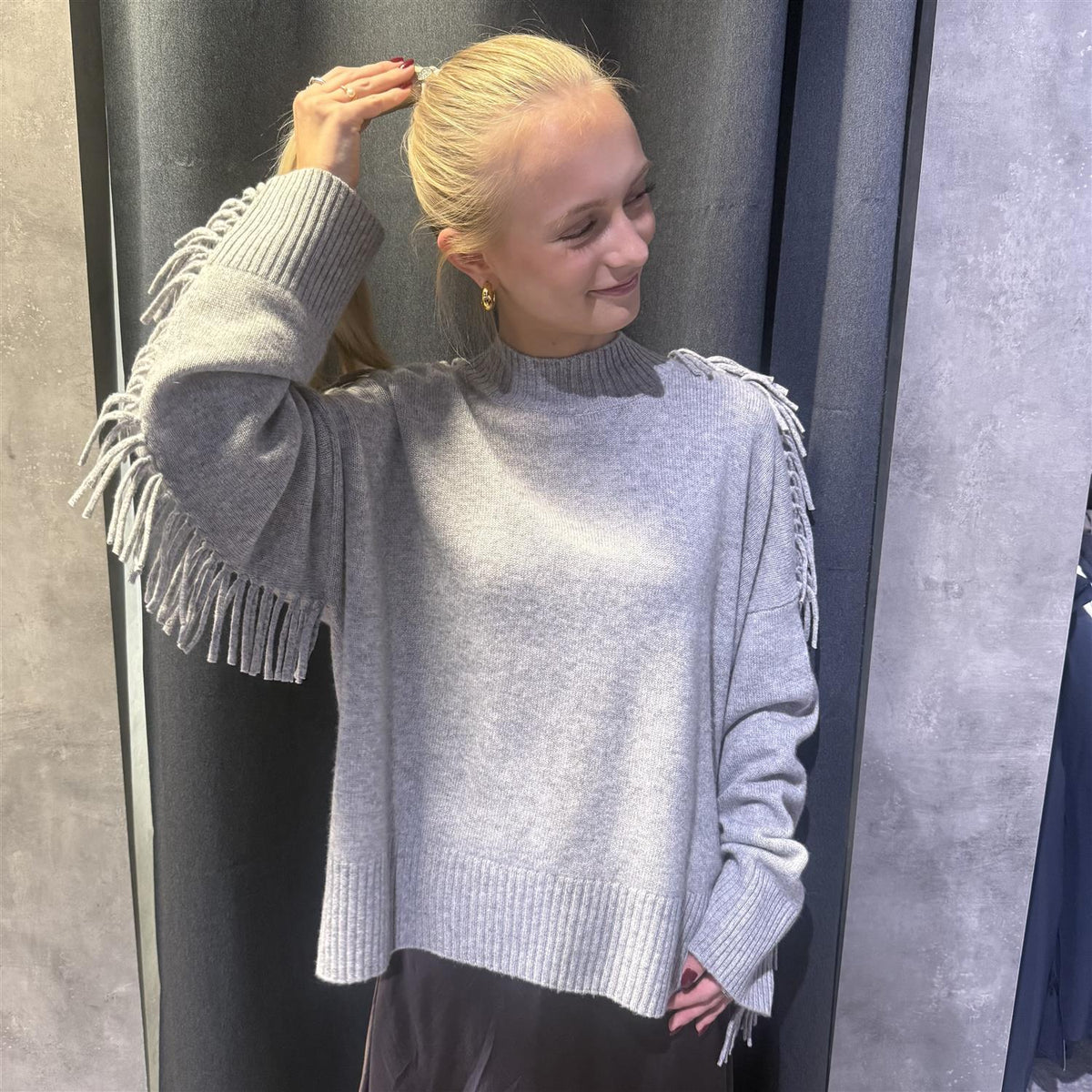 Boxy O -neck fringes